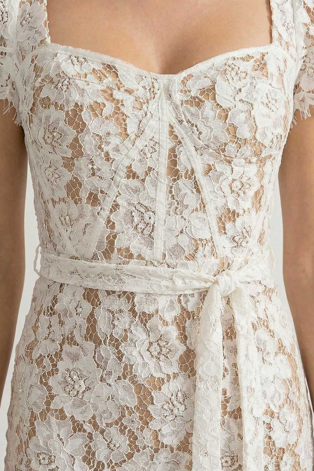 Théa - Delicate Lace Dress with Short Sleeves and Waist Belt